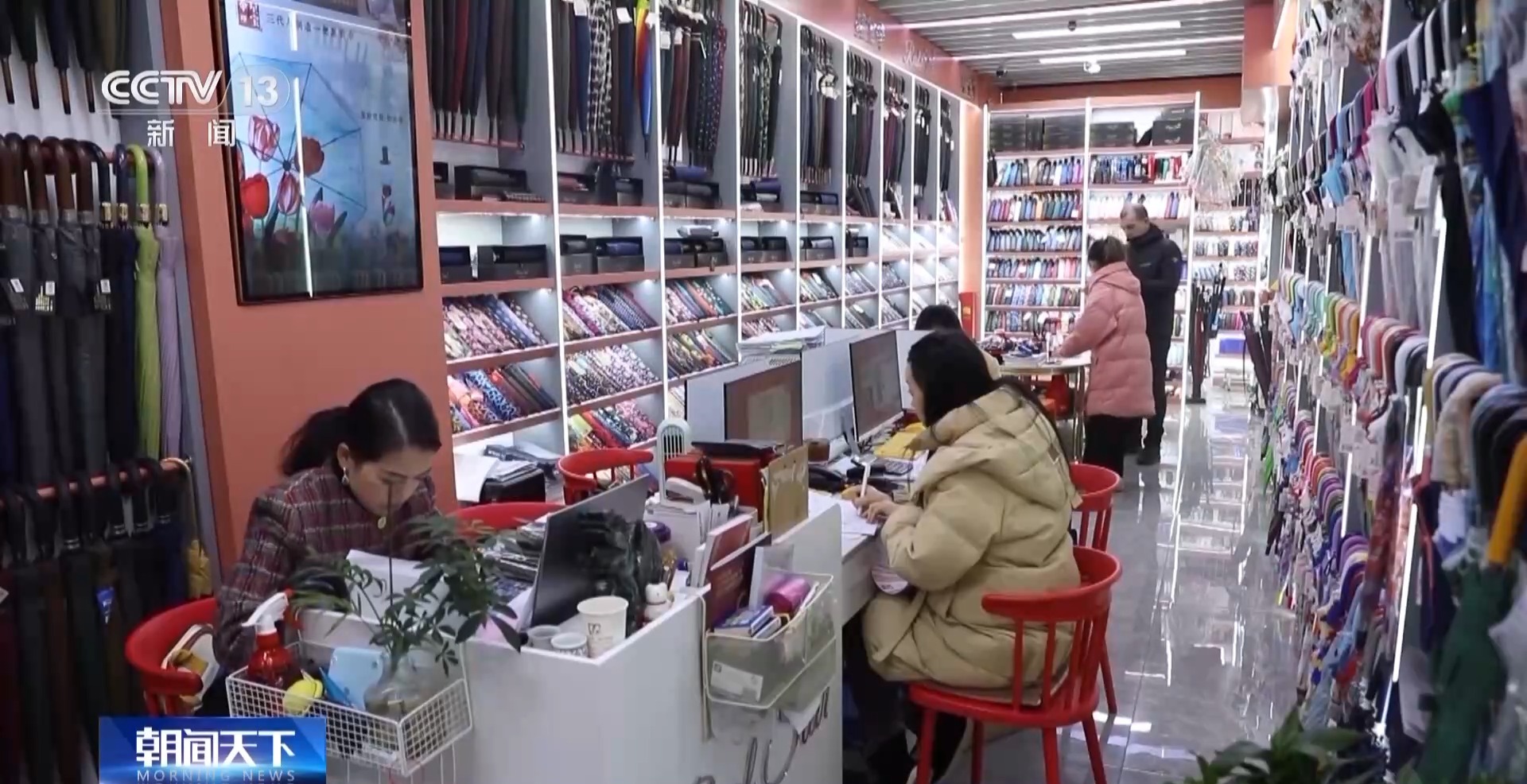 “船” 义乌中国小商品城“品牌出海”记冰球突破网站新春走基层丨给商户造一艘(图2)